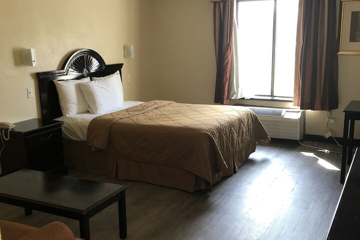 1 Queen Bed (35 of 37)