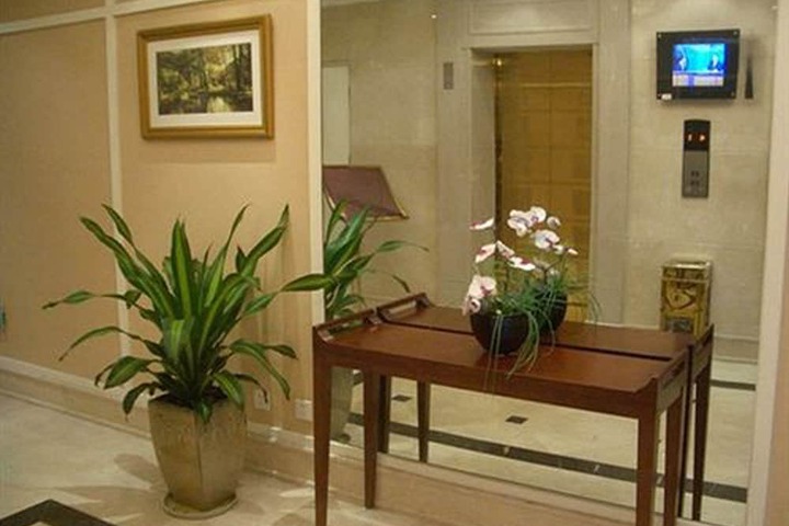Hotel Lobby
