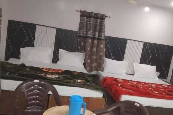 Room 4 of 10