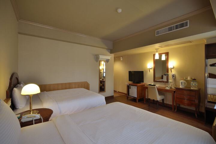 Room 5 of 41