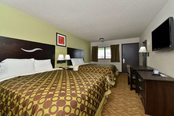 2 Queen Beds (3 of 3)