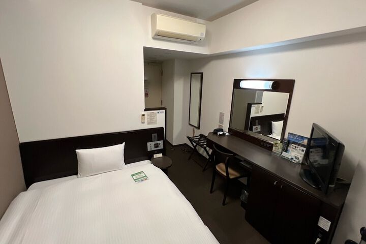 Room 8 of 35