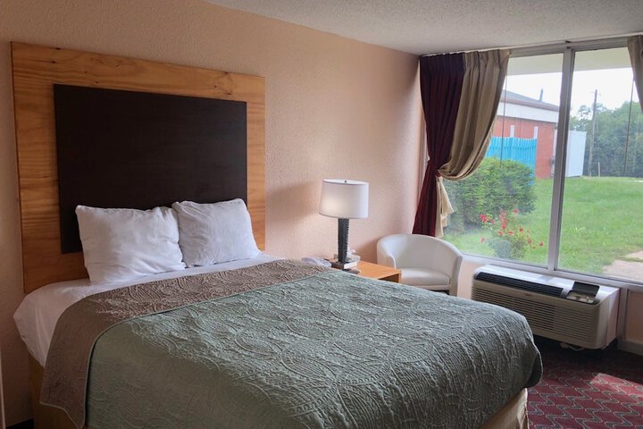 Room 8 of 18