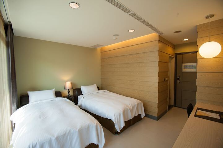 Room 7 of 48