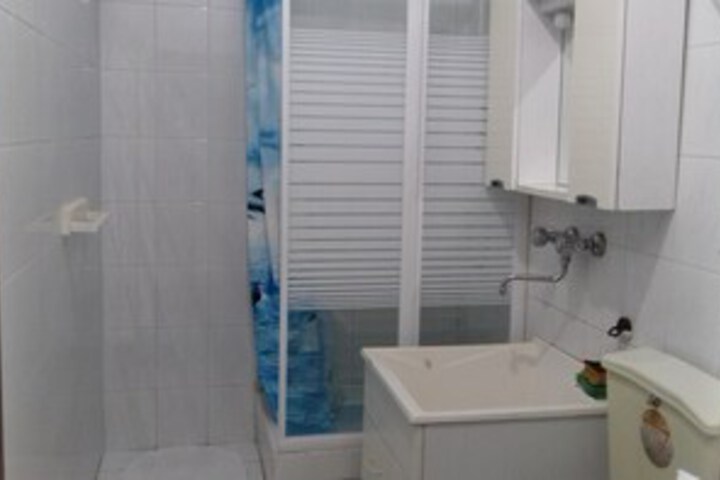Room 4 of 19