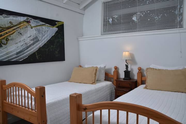 Room 52 of 122