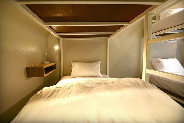 Room 8 of 115
