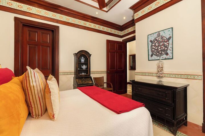 Room 203 of 1000