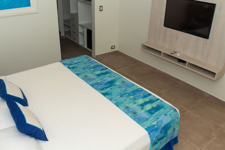Room 28 of 107