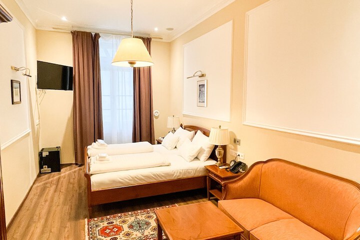 Room 14 of 40