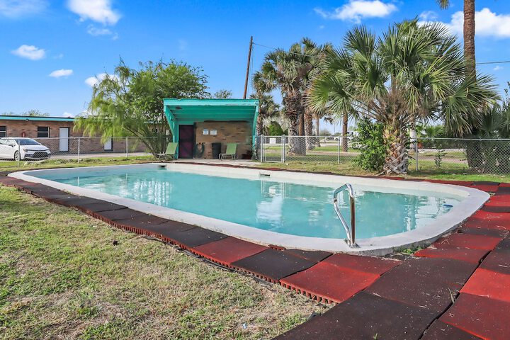 Pool 14 of 38