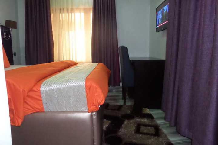 Room 12 of 35