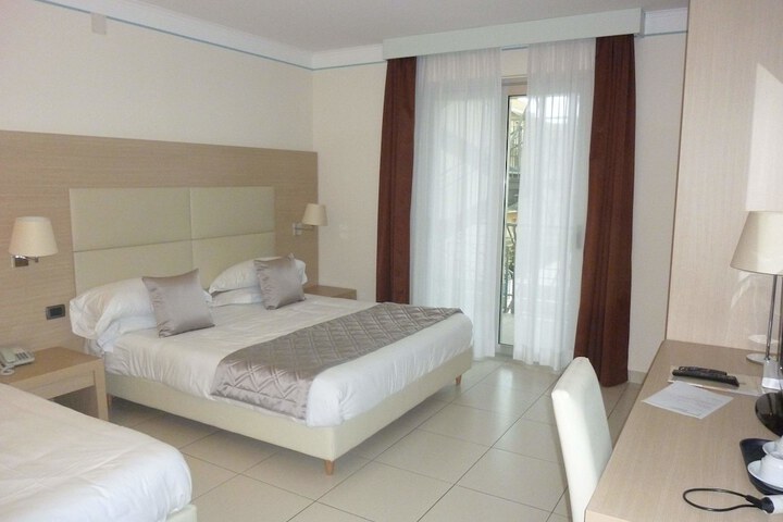 Room 3 of 26