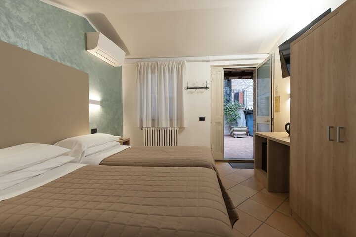 Room 35 of 89