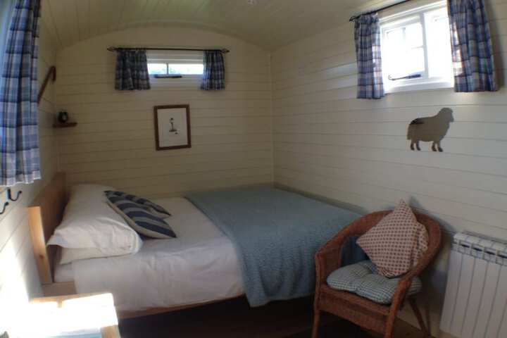 Room 4 of 10