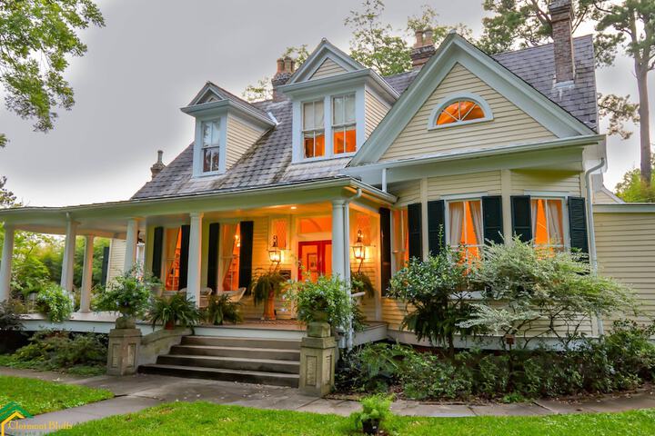 Clermont Bluffs B & B
