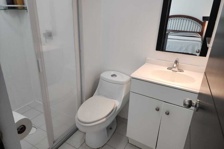 Room 8 of 10