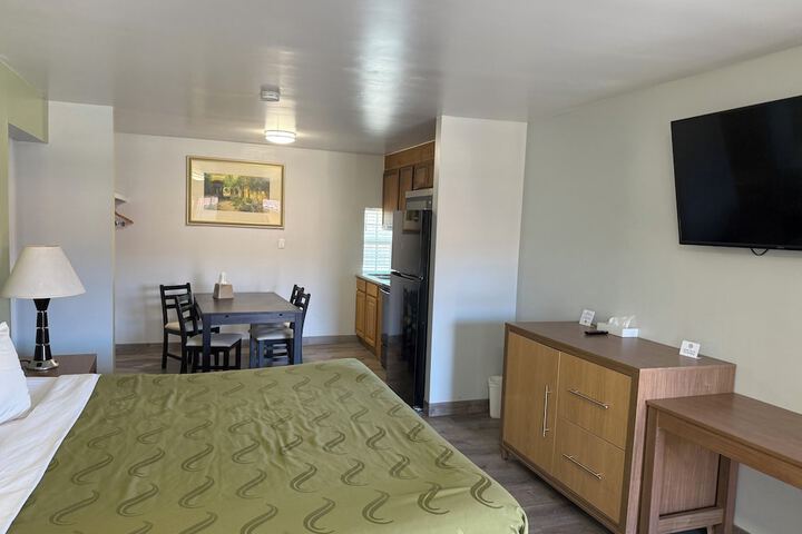 Room 30 of 74