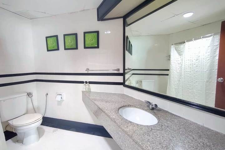 Room 409 of 650