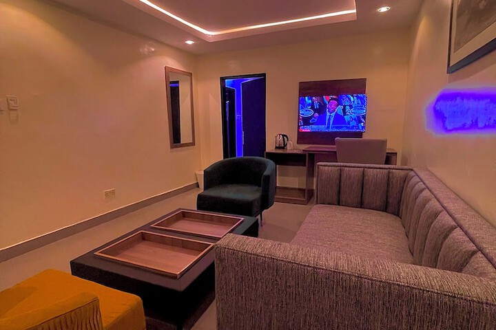 Room 17 of 32