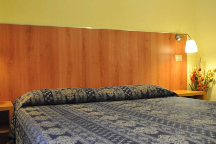 Room 10 of 28