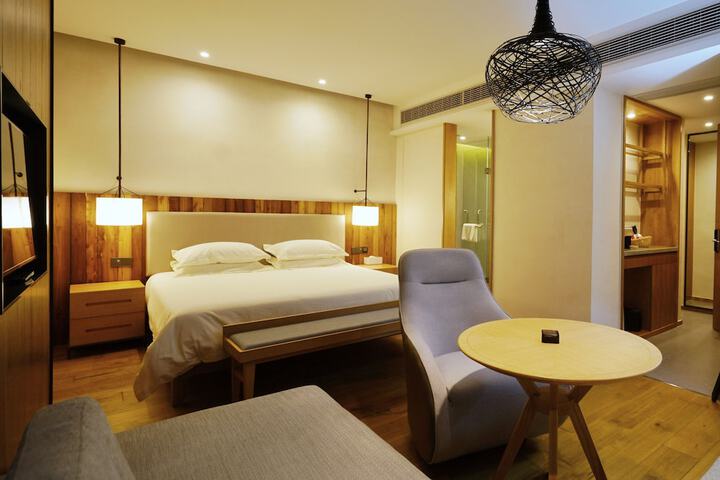 Room 6 of 45