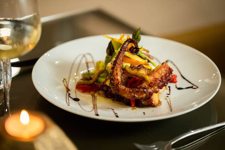 Dining 45 of 65