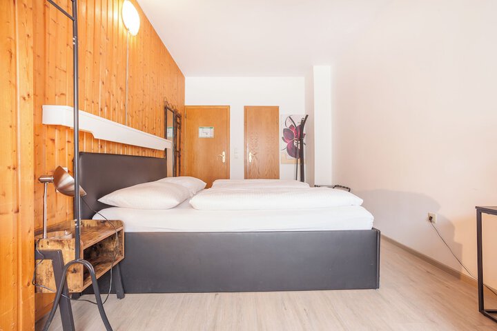 Room 25 of 48