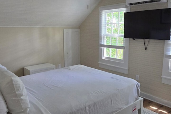 Room 34 of 211