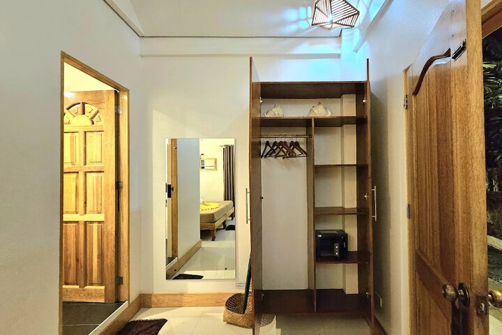 Room 40 of 165