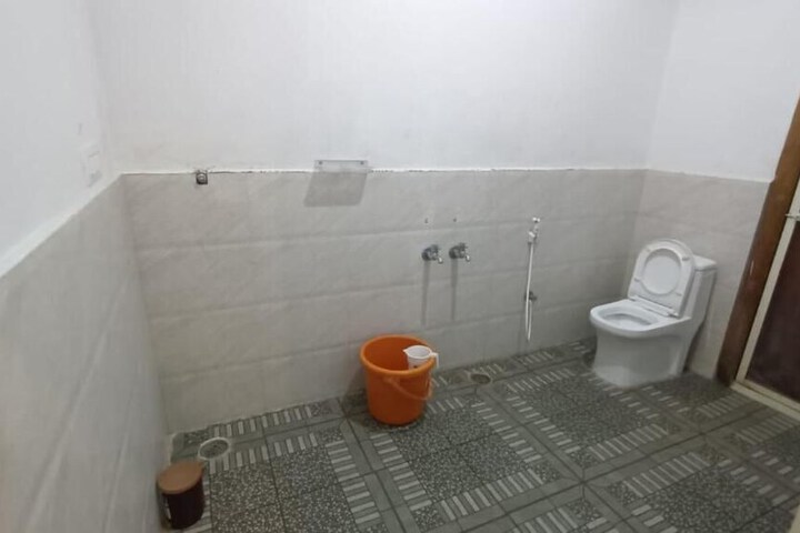 Room 3 of 6