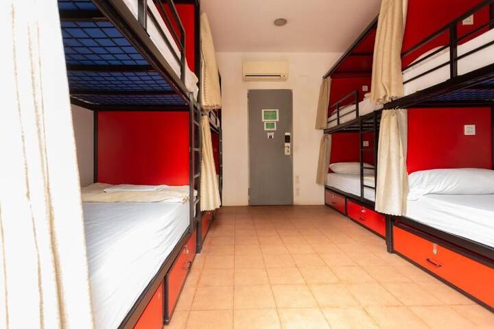Room 64 of 147