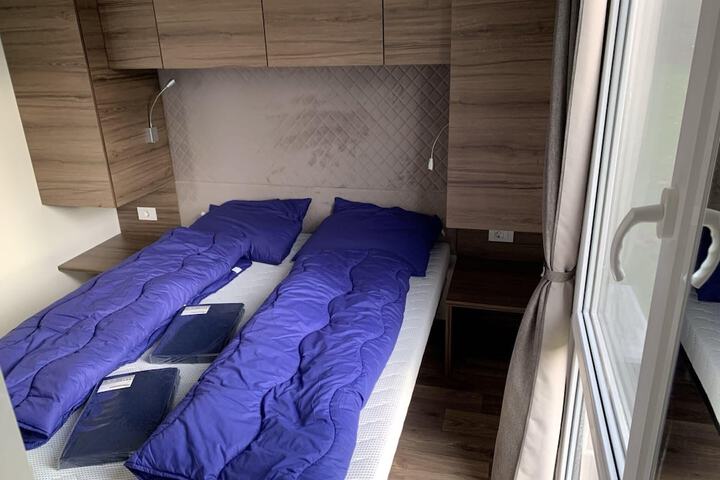Room 2 of 39
