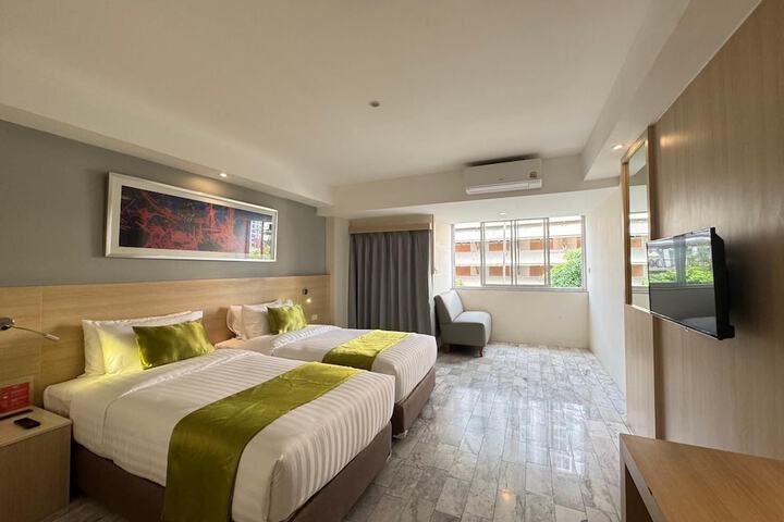 Room 12 of 35