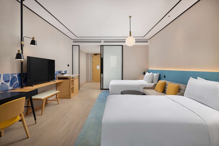 Room 11 of 33