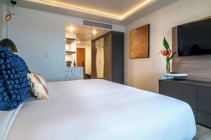 Room 10 of 65