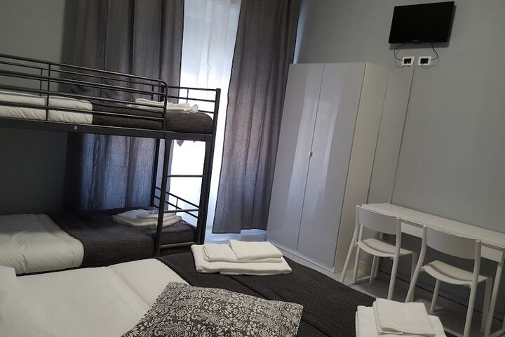 Room 5 of 16