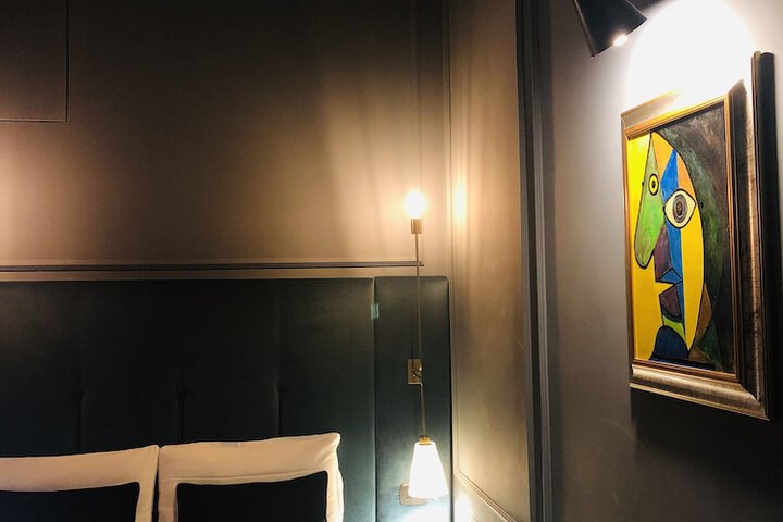 Room 23 of 80