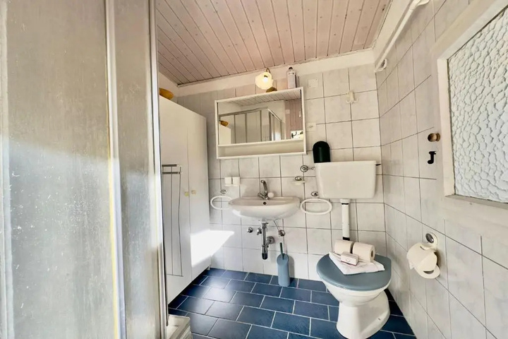 Room 6 of 14