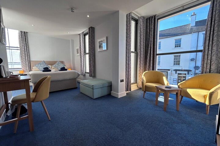 Room 11 of 40