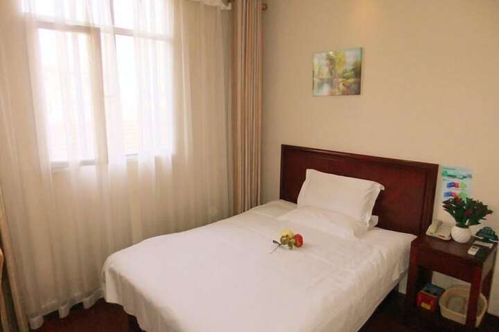 Room 6 of 45