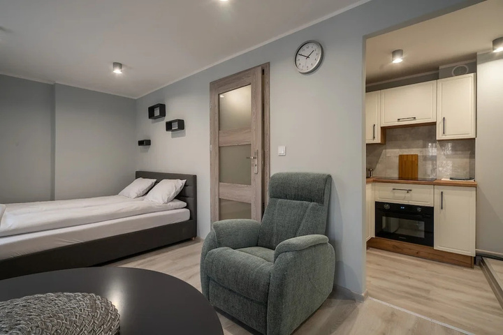 Room 5 of 10