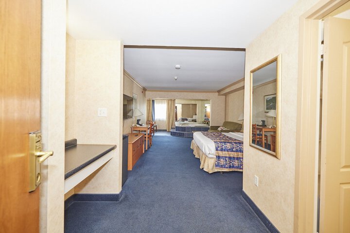 Standard King Bed Balcony (3 of 9)