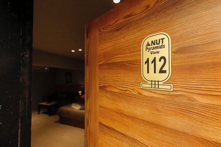Room 37 of 227