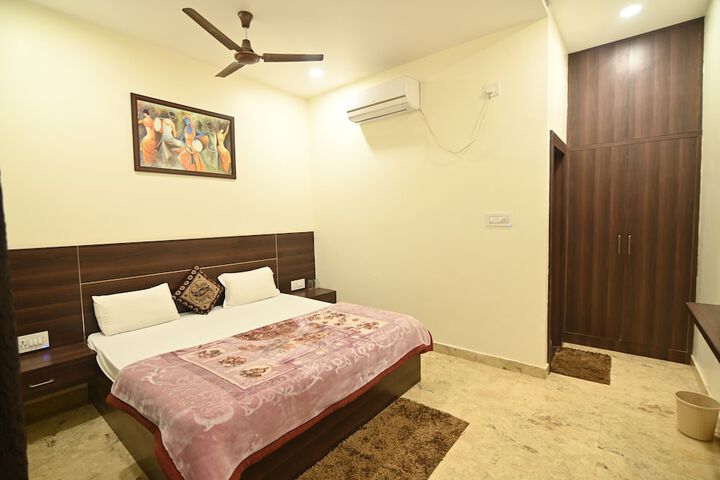 Room 6 of 15