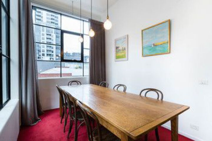 Room 10 of 16