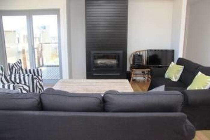 Lounge 11 of 18