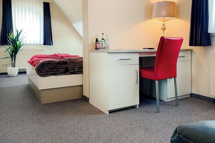 Room 5 of 153