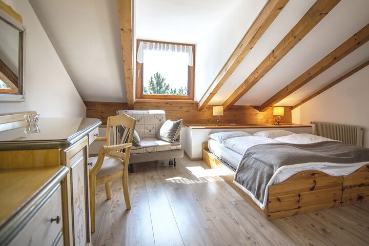Room 5 of 40