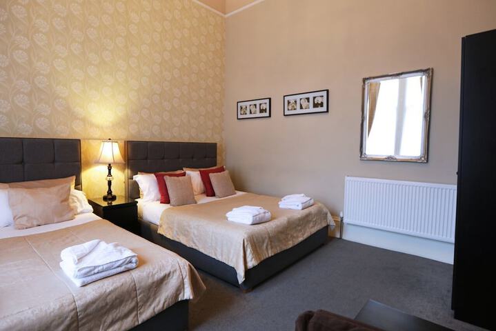 Room 9 of 32